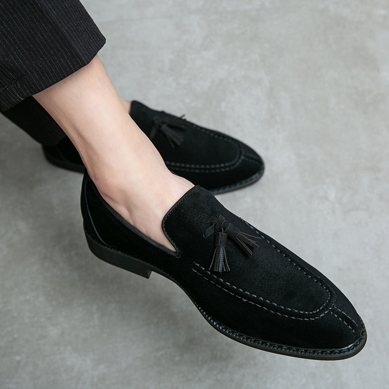 Men&#39;s Loafers Brand Suede Leather Shoes Vintage Slip-on Classic Casual Men Driving Shoes Wedding Male Dress Shoes Tassel pointed