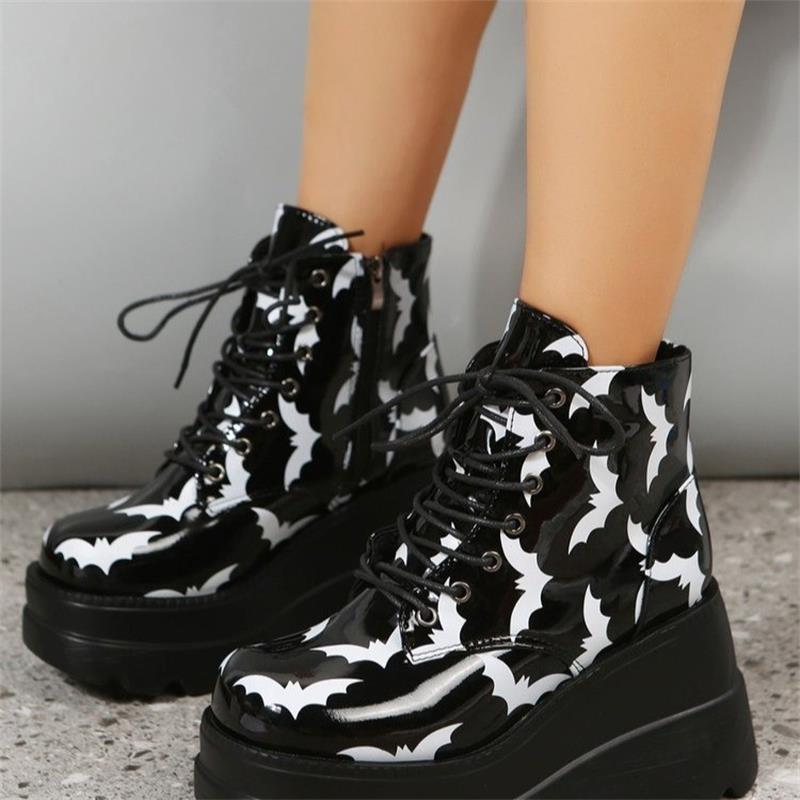 Brand New Ladies Platform Ankle Boots Fashion Gothic Print Bat Buckle Wedges High Heels Women&#39;s Boots Party Street Woman Shoes