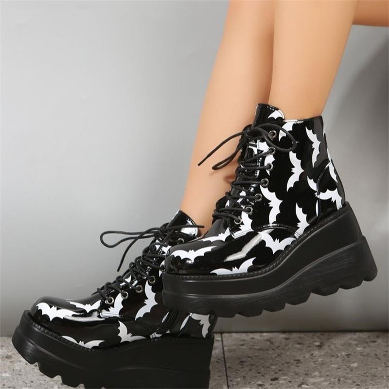 Brand New Ladies Platform Ankle Boots Fashion Gothic Print Bat Buckle Wedges High Heels Women&#39;s Boots Party Street Woman Shoes