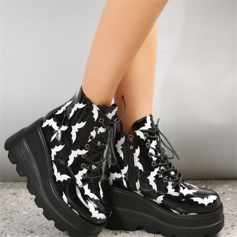 Brand New Ladies Platform Ankle Boots Fashion Gothic Print Bat Buckle Wedges High Heels Women&#39;s Boots Party Street Woman Shoes