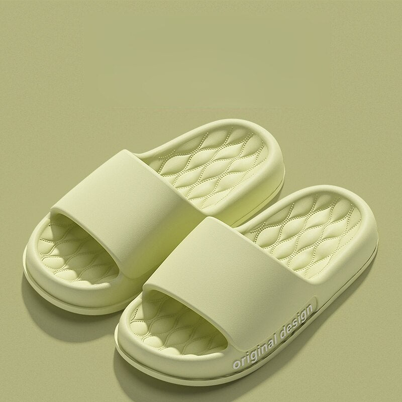 Cloud Slippers Men Summer Slippers Thick Sole Women Outdoor Beach Slides Bathroom Anti-Slip Slipper Soft Sandals Letter Slippers