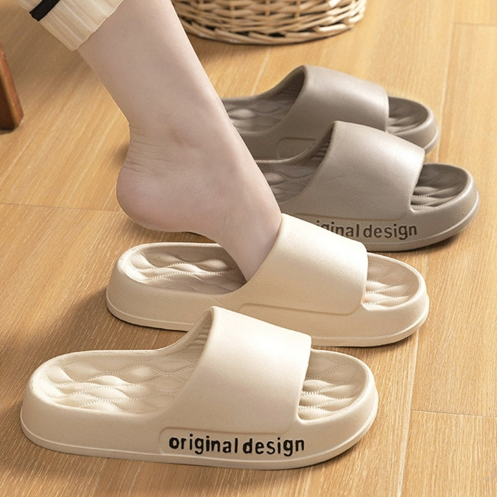 Cloud Slippers Men Summer Slippers Thick Sole Women Outdoor Beach Slides Bathroom Anti-Slip Slipper Soft Sandals Letter Slippers