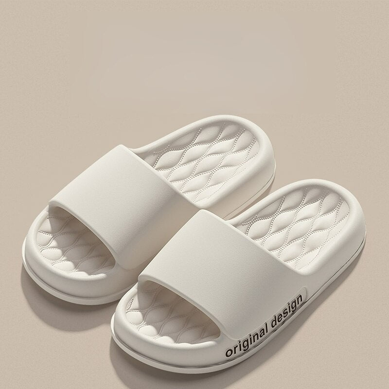 Cloud Slippers Men Summer Slippers Thick Sole Women Outdoor Beach Slides Bathroom Anti-Slip Slipper Soft Sandals Letter Slippers