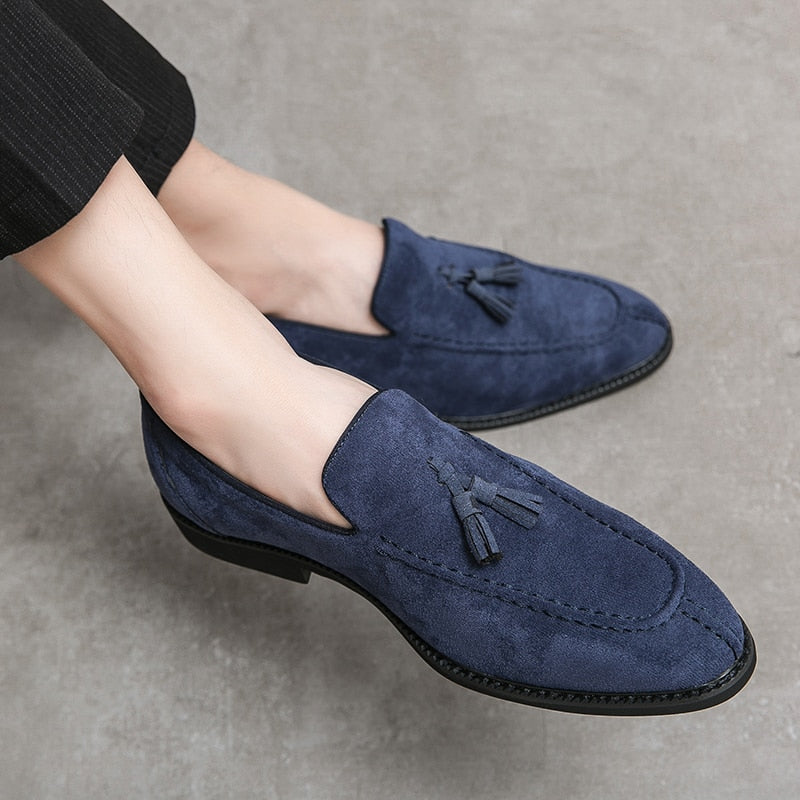 Men&#39;s Loafers Brand Suede Leather Shoes Vintage Slip-on Classic Casual Men Driving Shoes Wedding Male Dress Shoes Tassel pointed