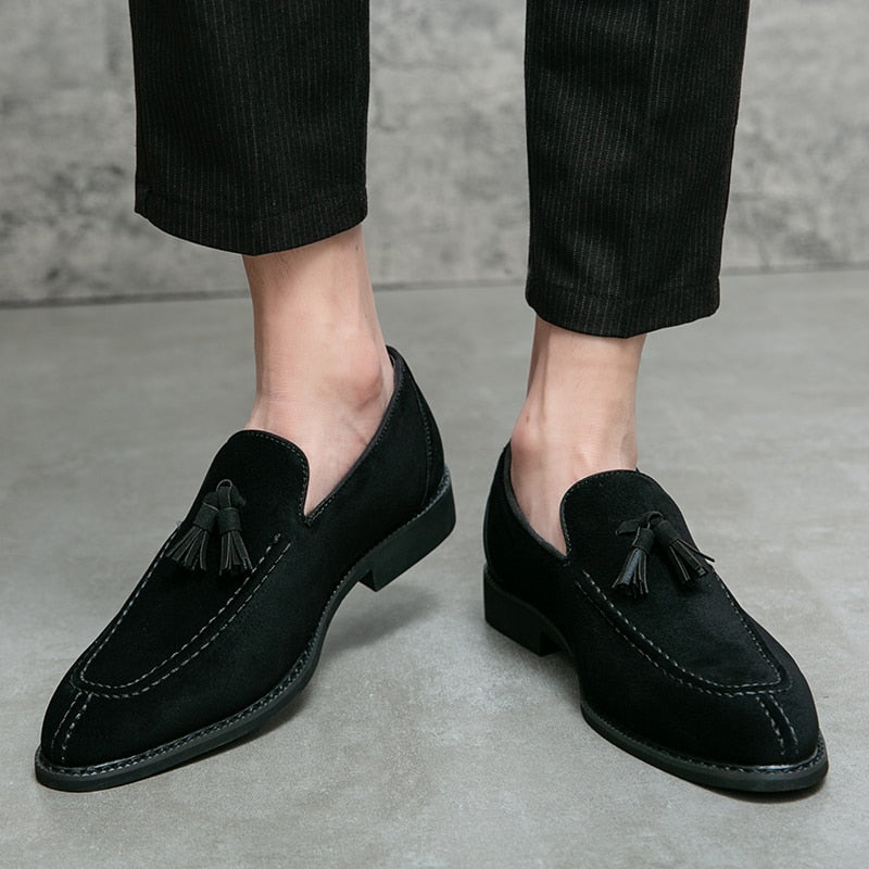 Men&#39;s Loafers Brand Suede Leather Shoes Vintage Slip-on Classic Casual Men Driving Shoes Wedding Male Dress Shoes Tassel pointed